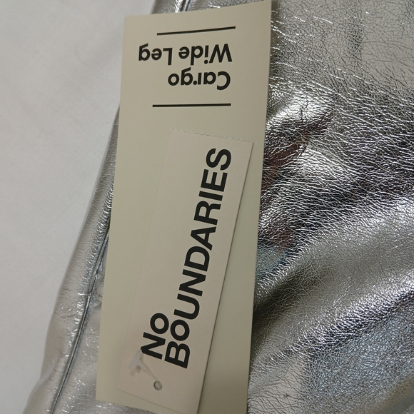 NEW No Boundaries Silver Wide Leg Cargo Pants Women's Size XXS (00) - Picture 4 of 8